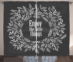 Wreath with a Phrase Curtain
