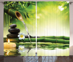 Çiçekli Perde Bambudan Akan Su