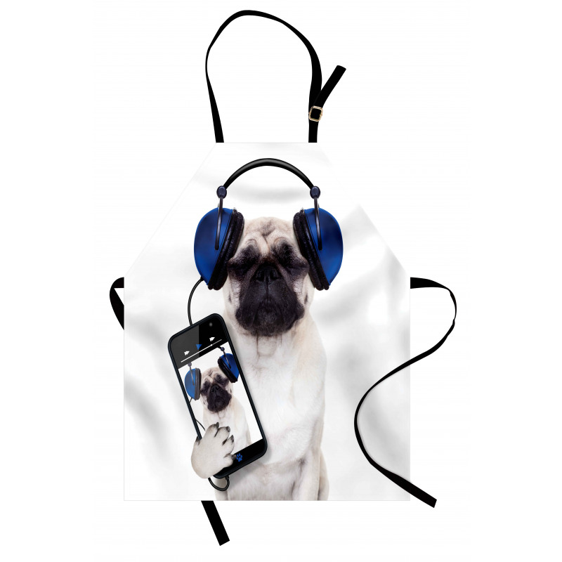 Pug Köpek Mutfak Önlüğü Kulaklıkla Müzik Dinleyen Komik Hayvan 