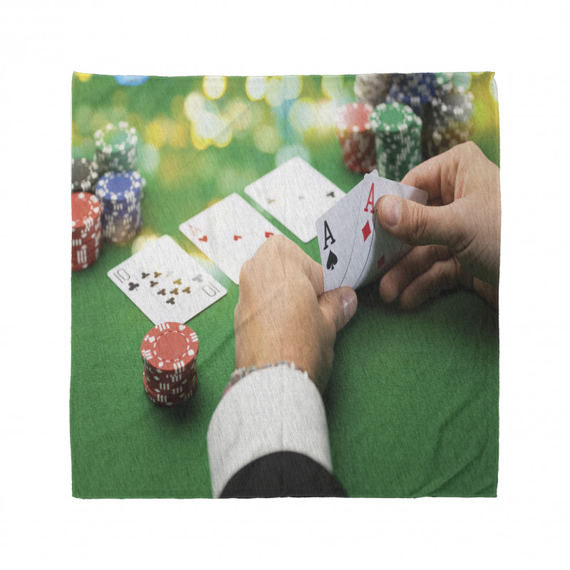 Kumar Bandana Poker Eline Bakan Oyuncu Yakın Çekim Görseli