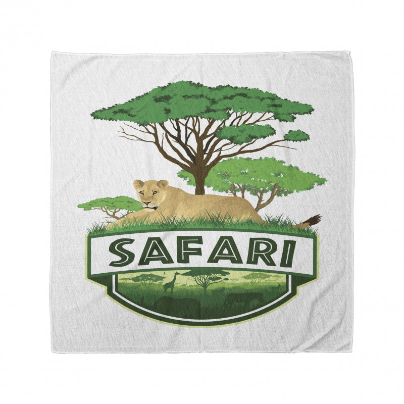 Safari Bandana Beyaz Arka Planda Aslan Çimler ve Ağaçlar