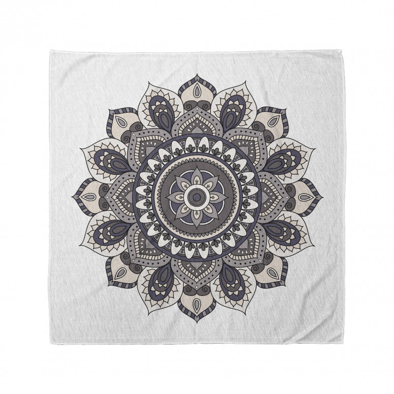 Otantik Bandana Beyaz Fon Üzerindeki Gri Mandala Desenli