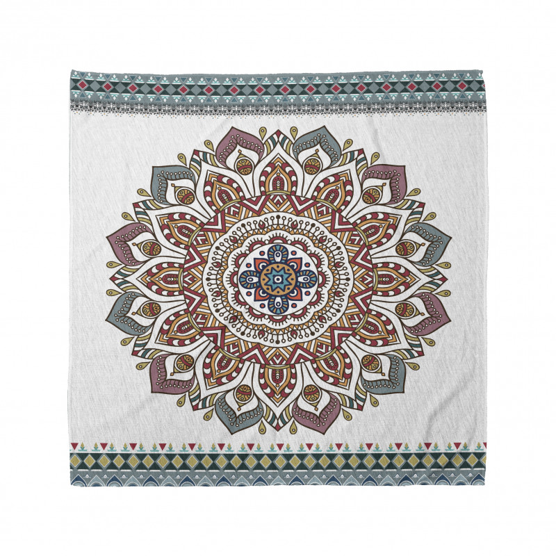 Mandala Bandana Beyaz Arka Planda İç İçe geçmiş Desenler