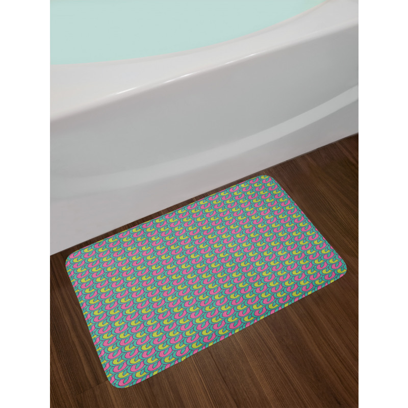 Retro Overlap Motif Bath Mat