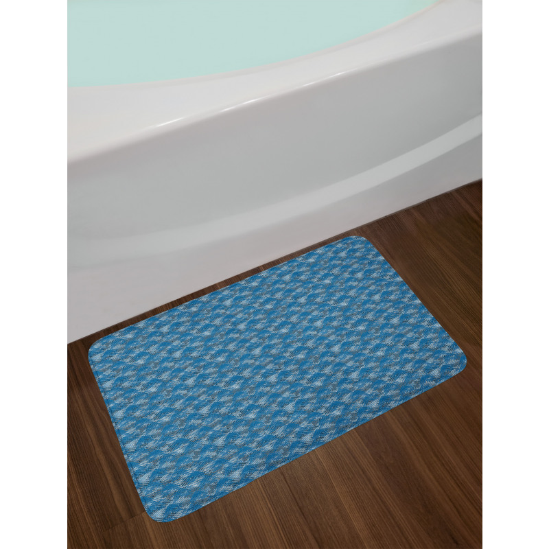 Rhythmic Triangles Grunge Bath Mat