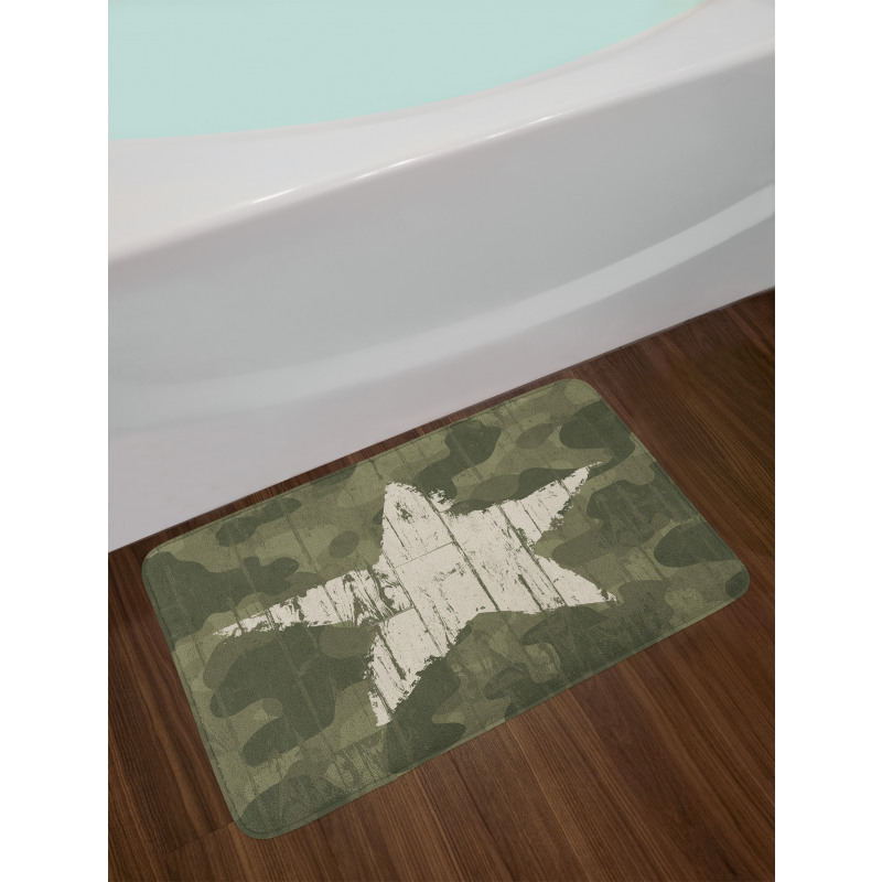 Grunge Star on Green Bath Mat