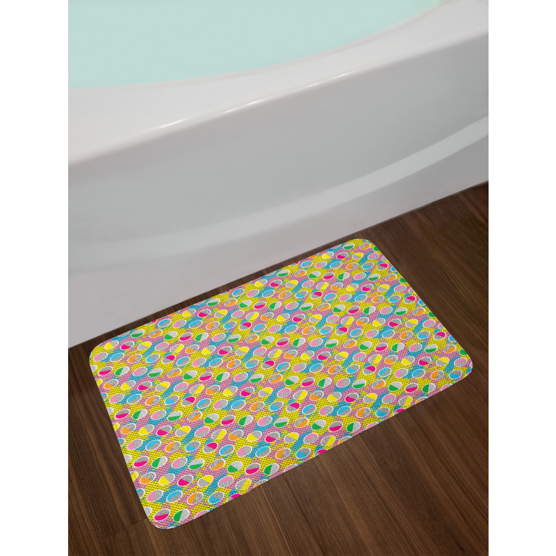 Memphis Style Circles 80s Bath Mat