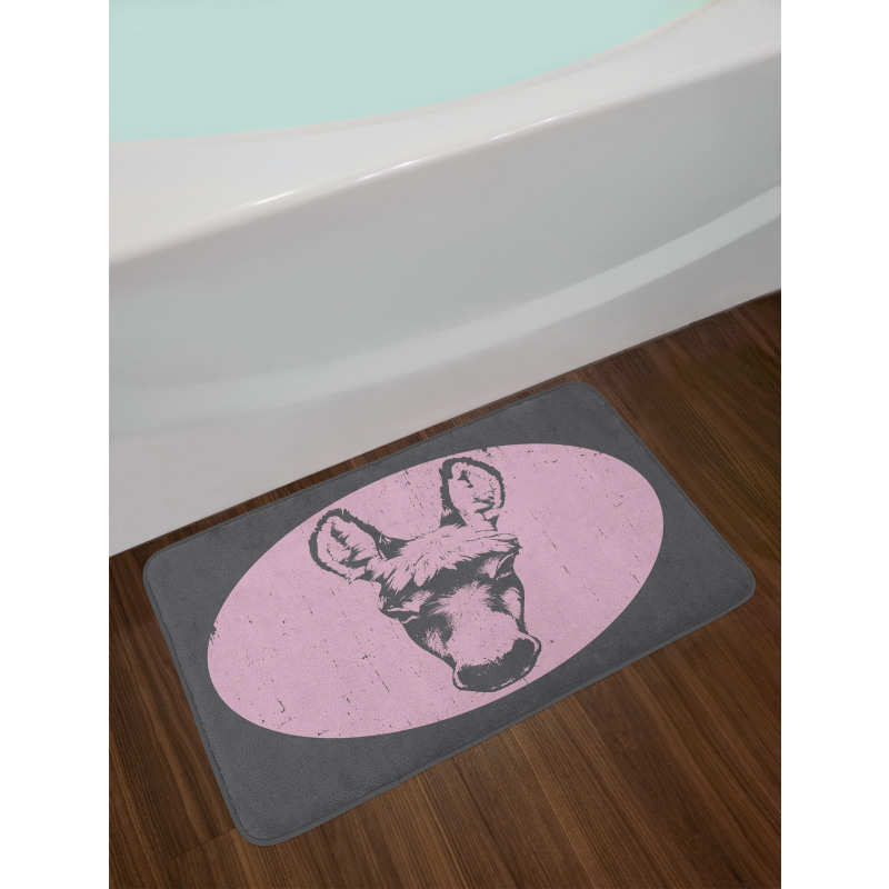 Grunge Look Animal Portrait Bath Mat