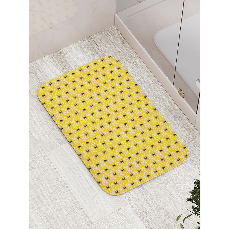 Pattern of Buzzing Flies Bath Mat