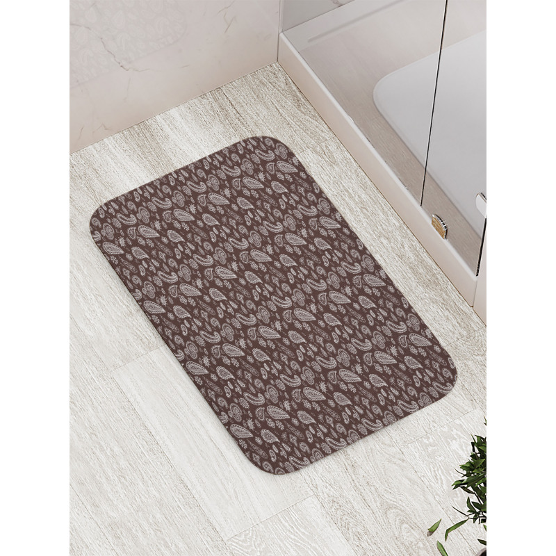 Damask Flowers Motif Bath Mat