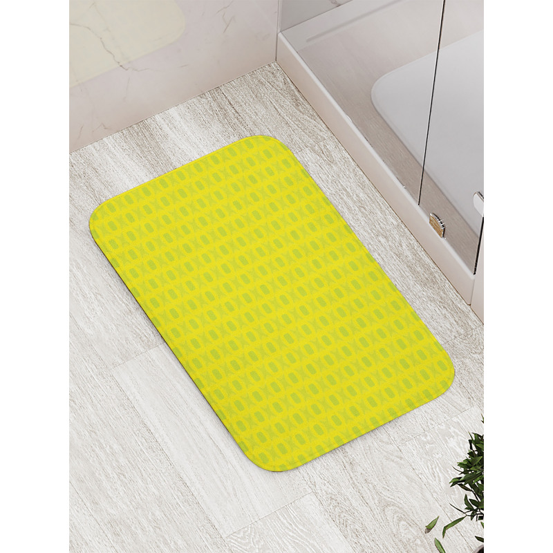 Round Monotone Squares Bath Mat