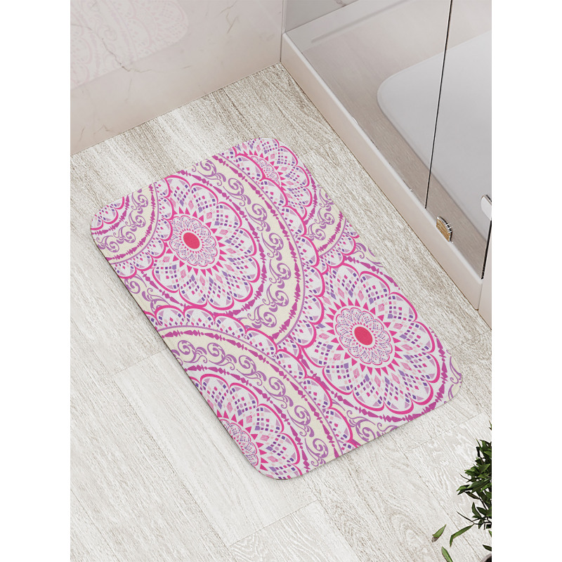 Leaf Like Circled Pattern Bath Mat