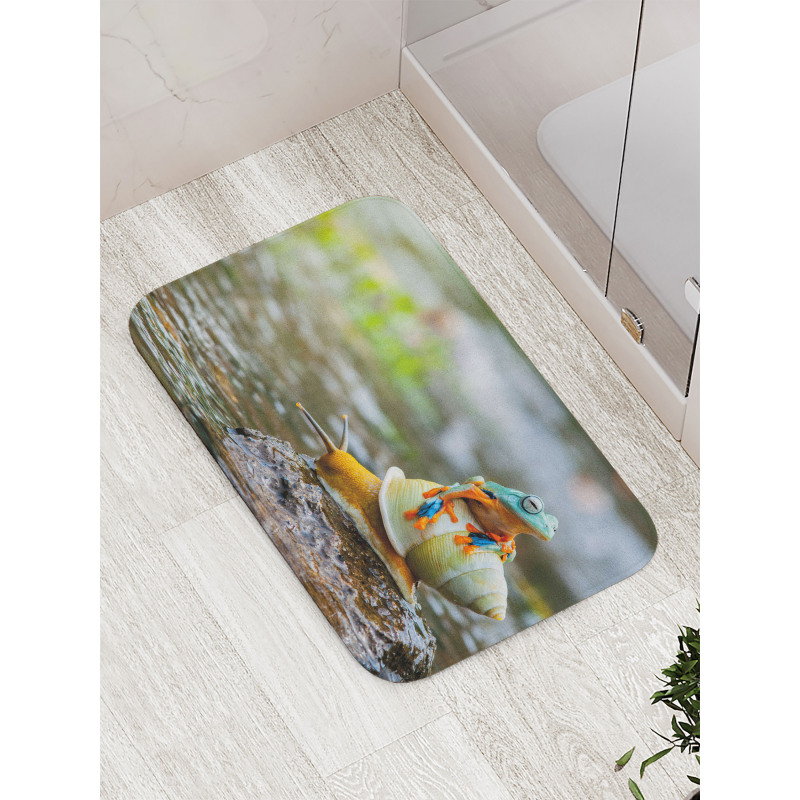 Frog Above the Snail Bath Mat