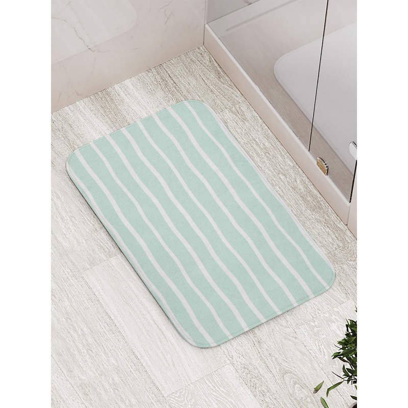 Wavy Lines White Striped Bath Mat