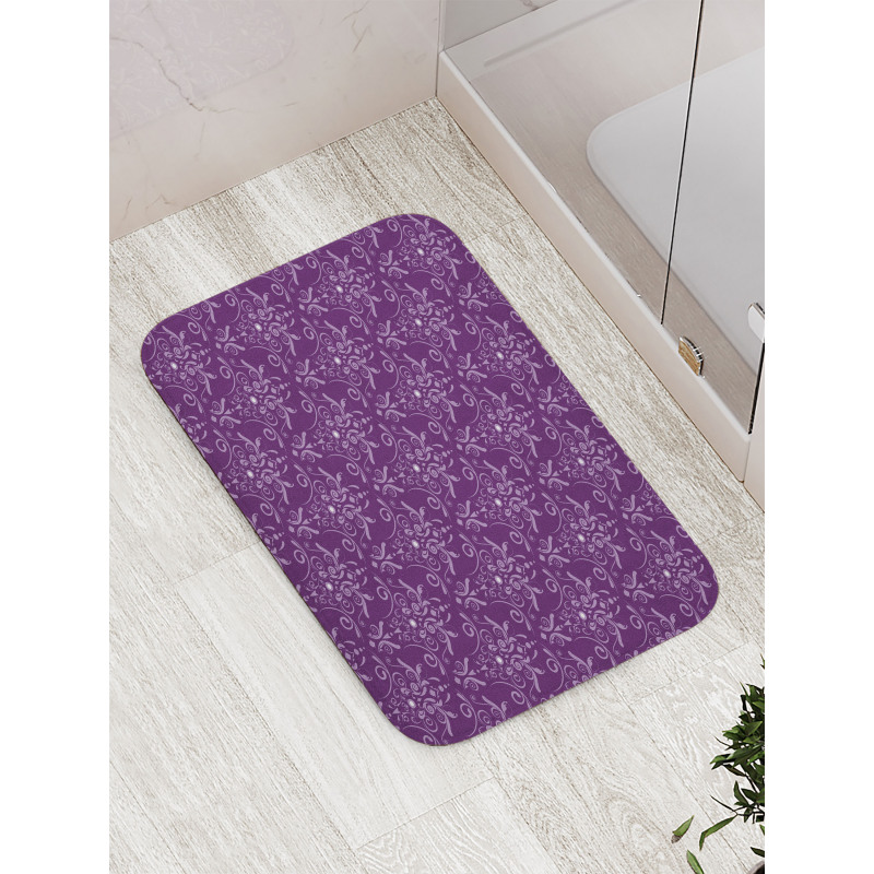 Damask Leaves Curls Bath Mat