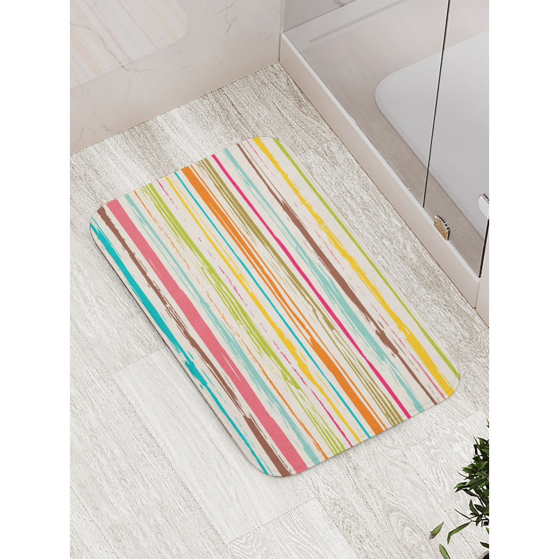 Horizontal Stripes Grunge Bath Mat