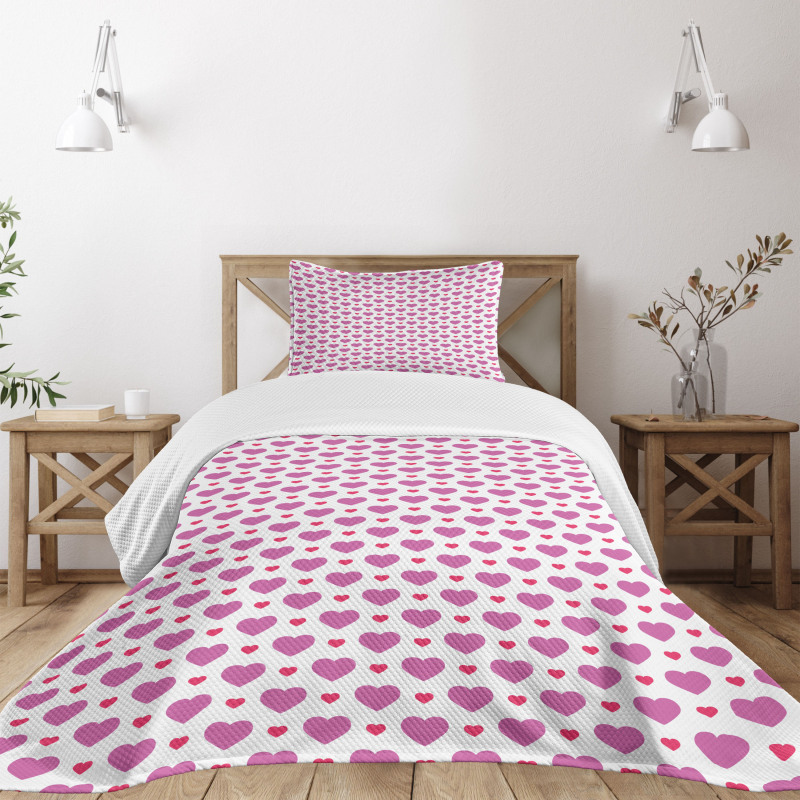 Simplistic Hearts Bedspread Set
