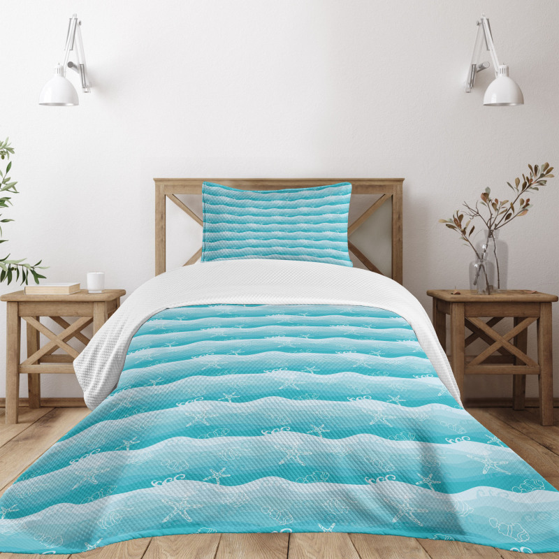 Fishes on Ombre Sea Waves Bedspread Set