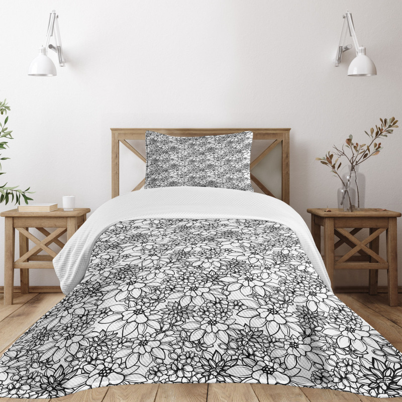 Monotone Graphical Bedspread Set