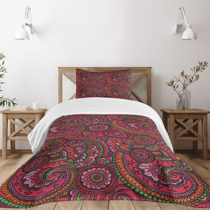 Traditional Art Bedspread Set