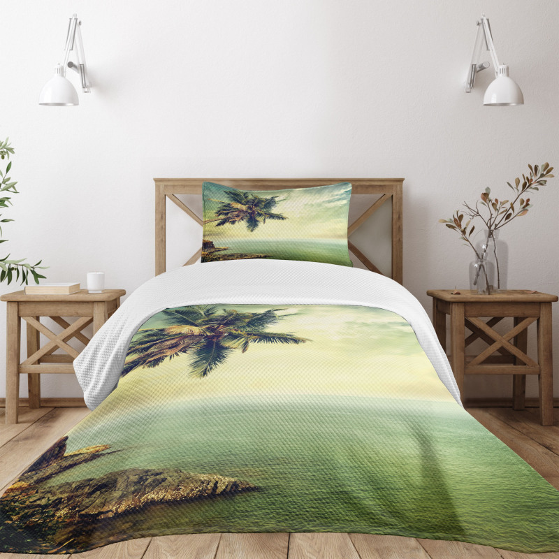 Palm Tree Rocky Shore Bedspread Set