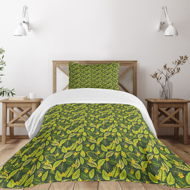 Hawaiian Flowers and Leaves Bedspread Set