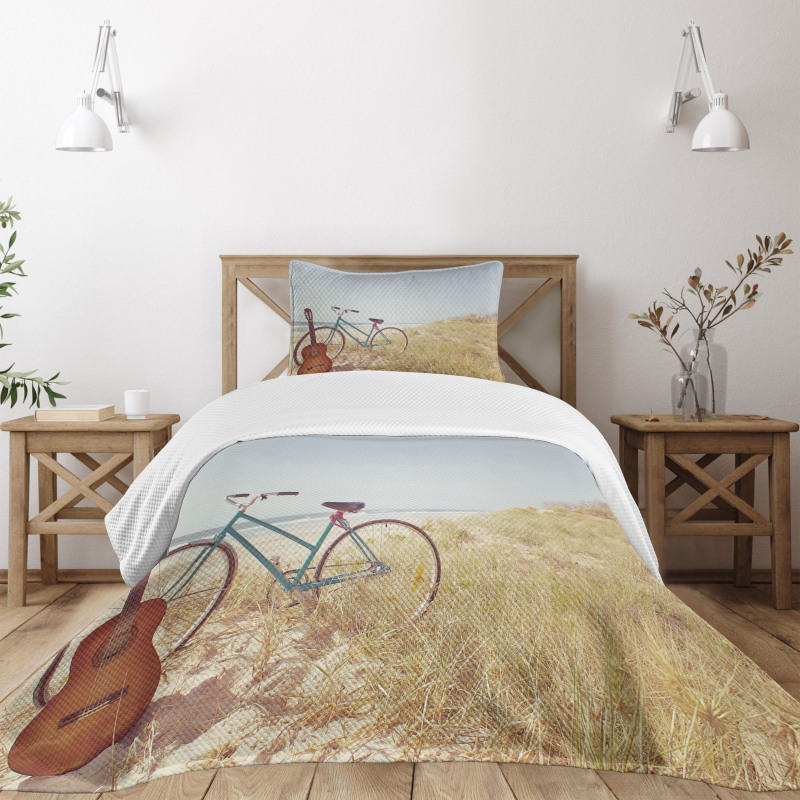 Old Vintage Guitar Beach Bedspread Set