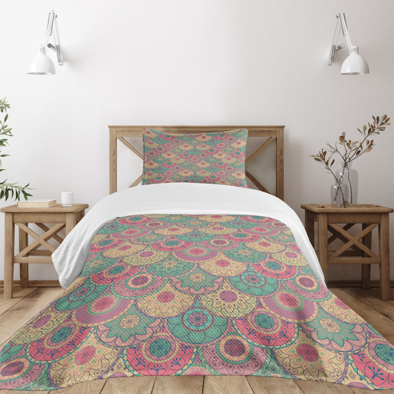 Classic Circular Shape Bedspread Set