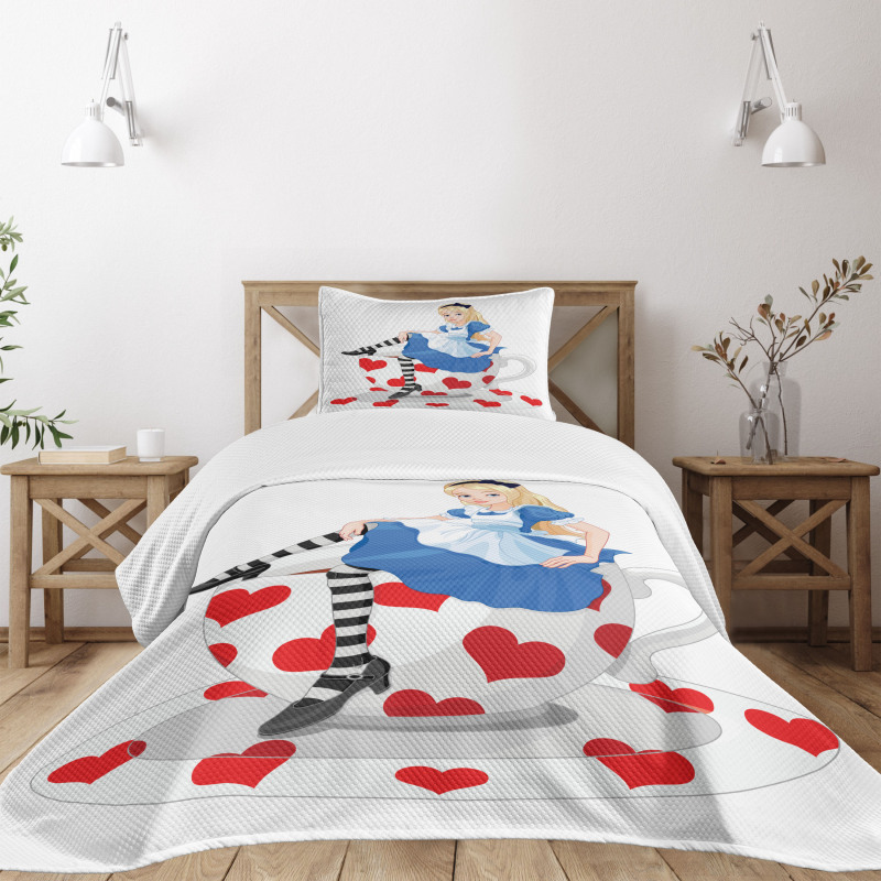 Alice with Cup Bedspread Set