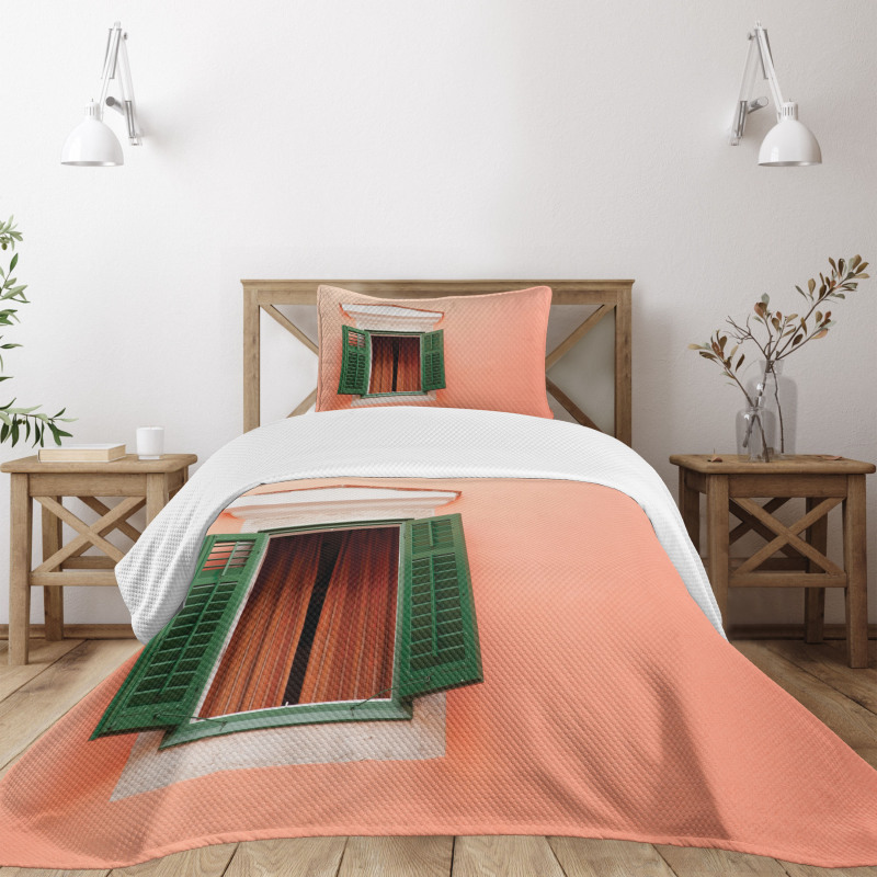 Old Retro House Shutters Bedspread Set