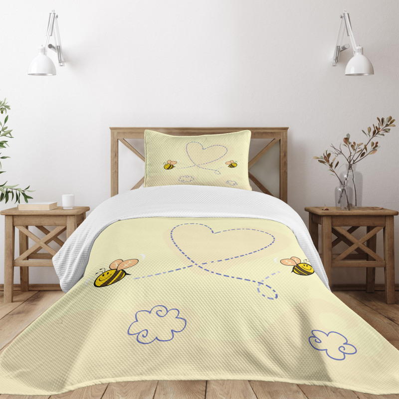 Buzzing Flies Heart Shape Bedspread Set