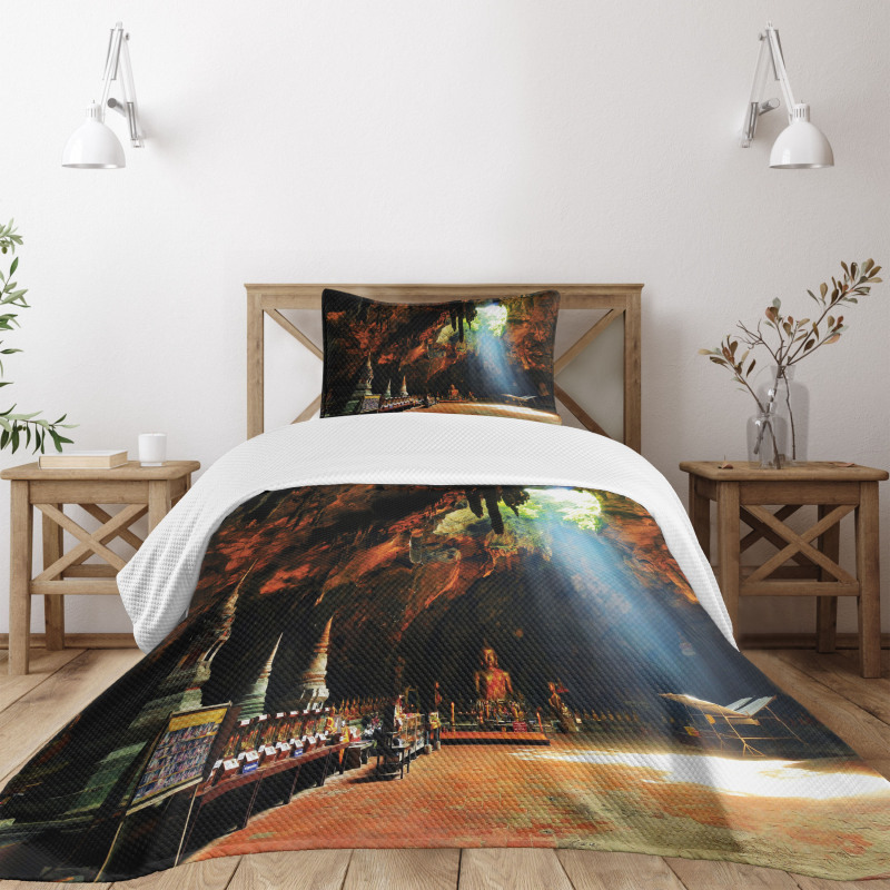 Tham Khao Luang Cave Bedspread Set