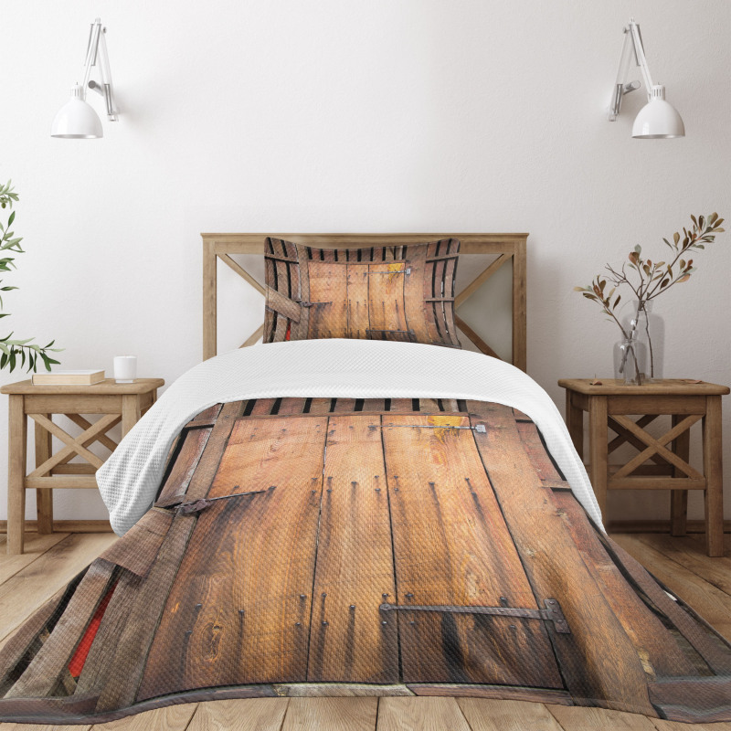 Dated Door Barn House Bedspread Set