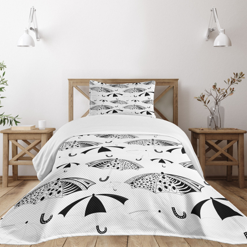 Ornate Umbrellas Bedspread Set