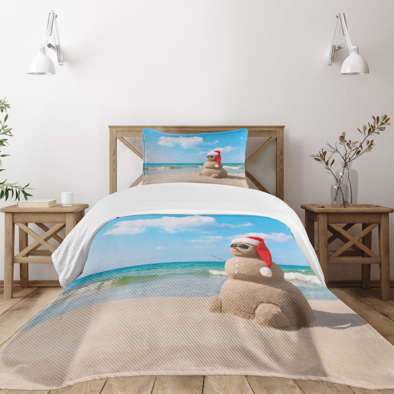 Sandman with Santa Hat Bedspread Set