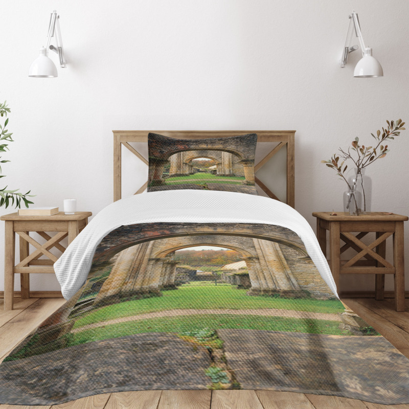 Autumn Ruins View Bedspread Set