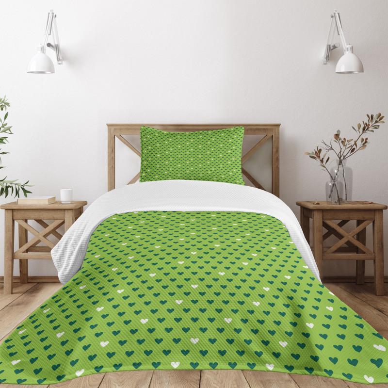 Fun Small Hearts Bedspread Set