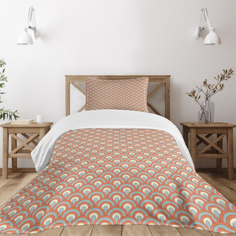 Curvy Waves Overlapping Bedspread Set