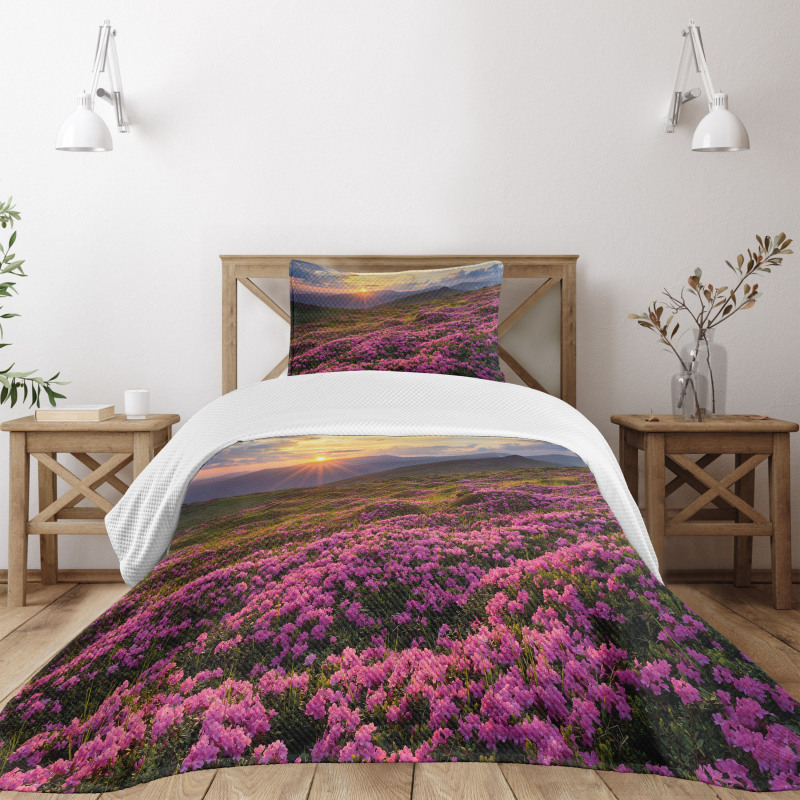 Flower Meadow Mountain Bedspread Set