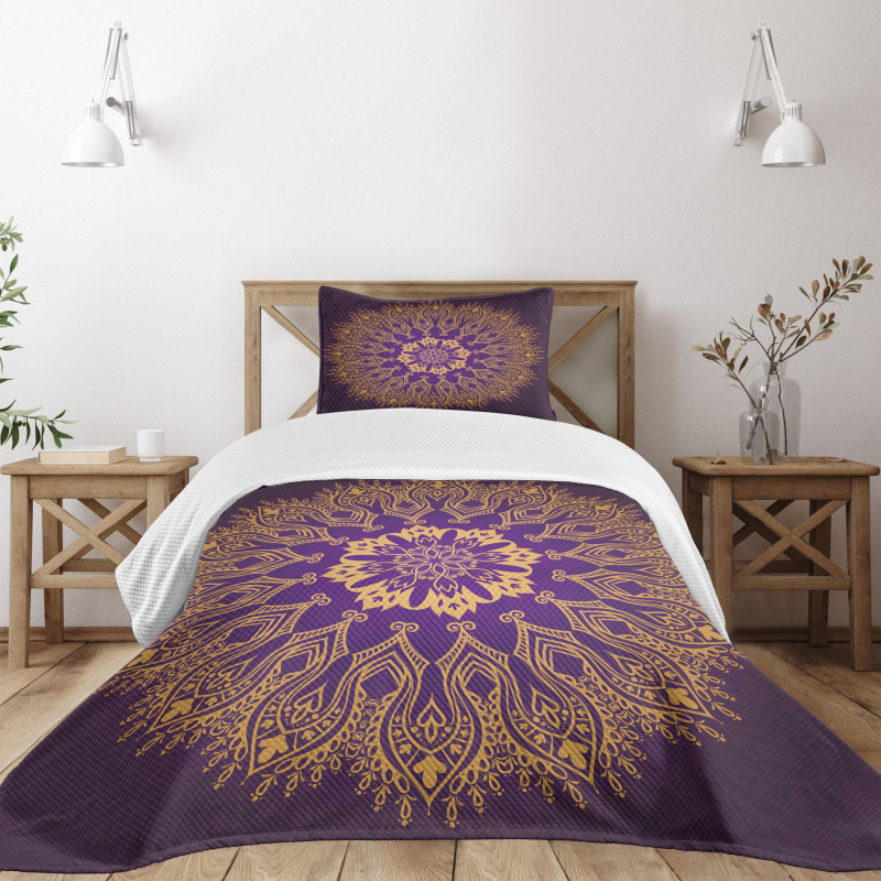 Round Folkloric Pattern Bedspread Set