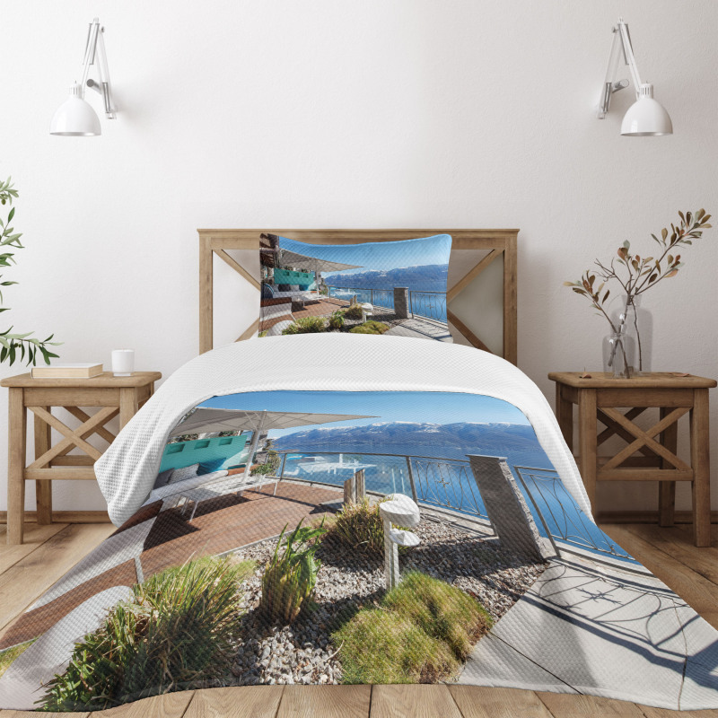 Snowy Mountain Ocean Bedspread Set