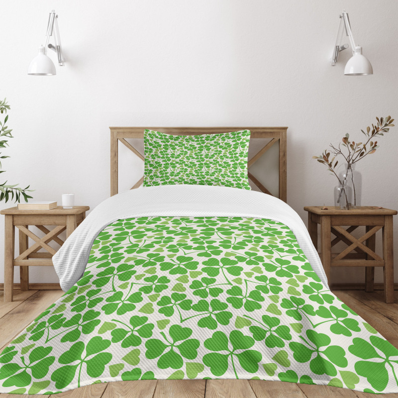 Gaelic Nature Clovers Bedspread Set