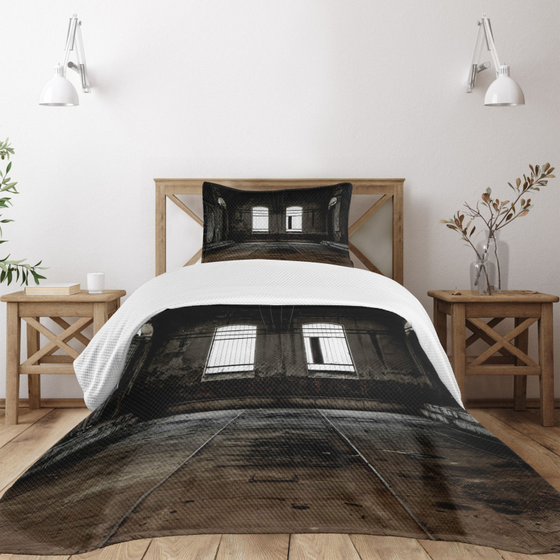 Wrecked Walls Bedspread Set