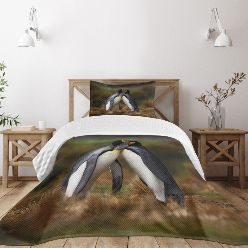 Penguin Couple Cuddling Bedspread Set