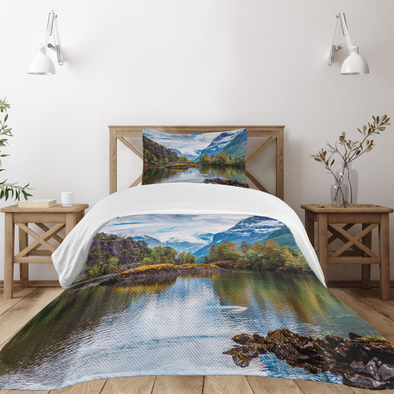 Snowy Norway Mountains Bedspread Set