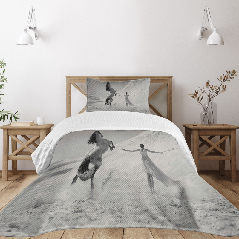 Horse and Lady Bedspread Set