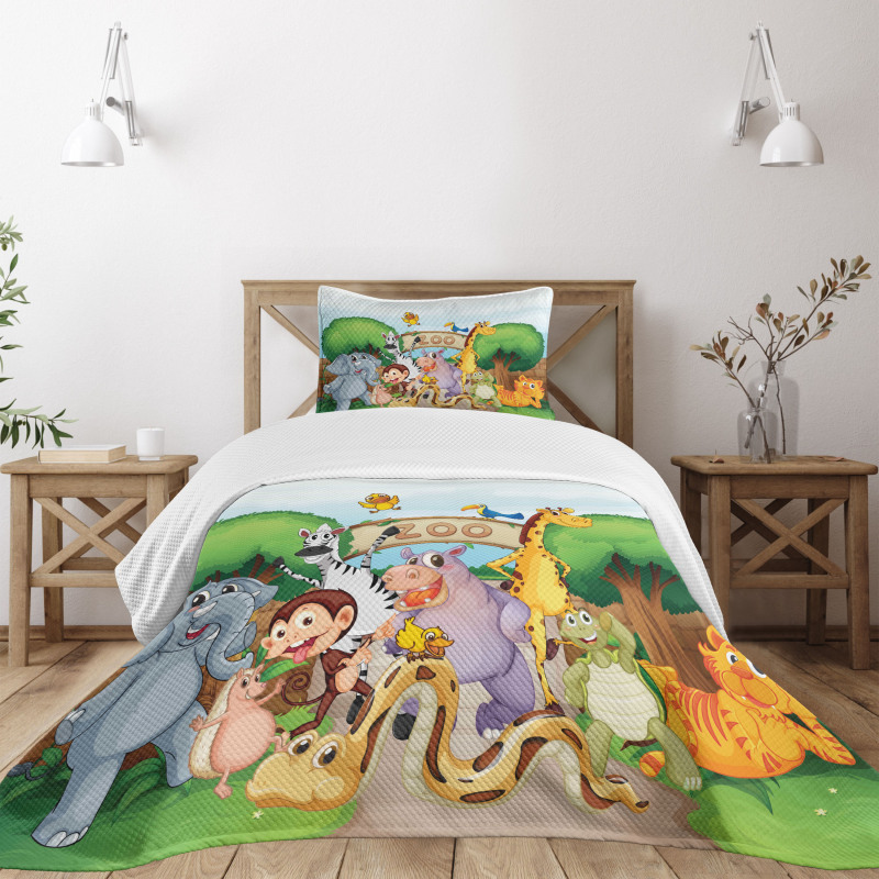 Playful Outdoors Animals Bedspread Set