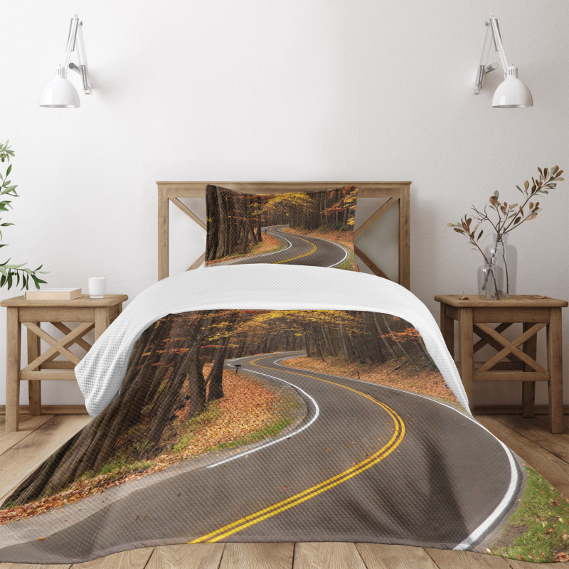 Roadway Mountains Travel Bedspread Set