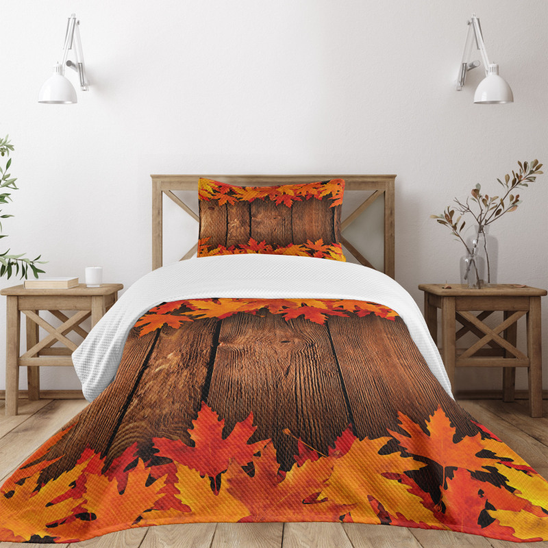 Leaves on the Wooden Board Bedspread Set