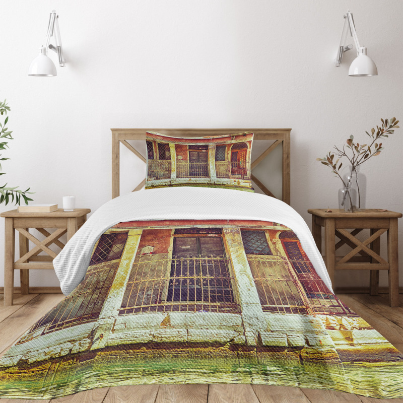 Aged Italian Building Bedspread Set